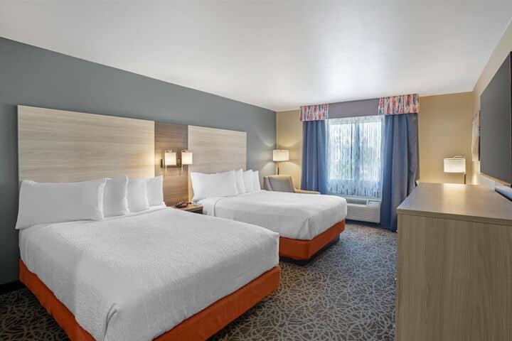 Room 10 of 29